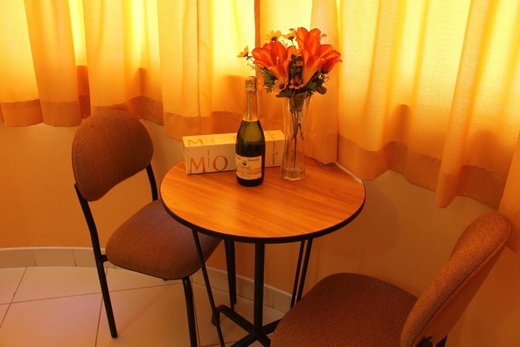 Hotel Y Restaurante Roma Ика Экстерьер фото