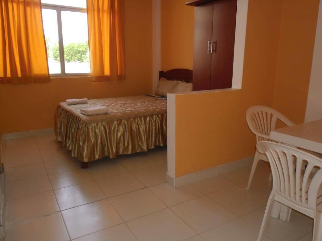 Hotel Y Restaurante Roma Ика Экстерьер фото